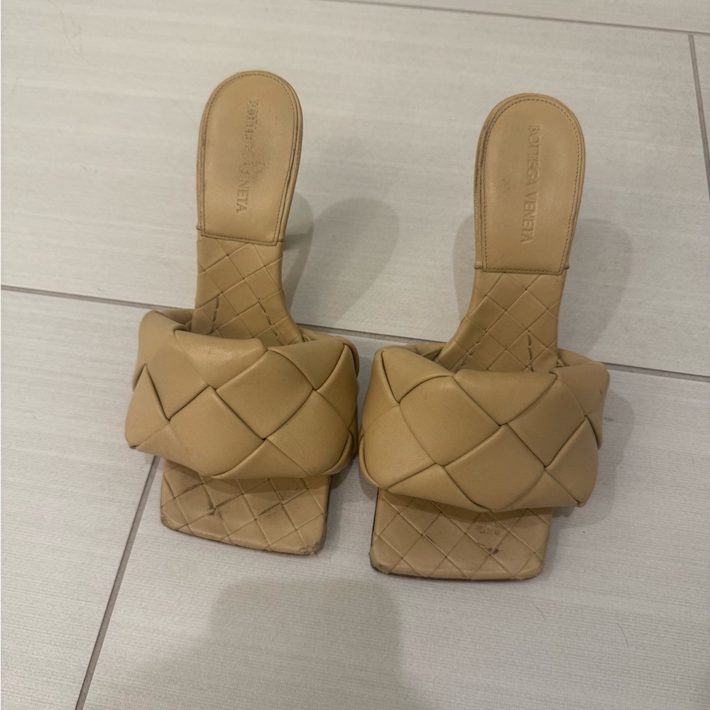 Bottega Veneta Women's Tan Woven Sandals